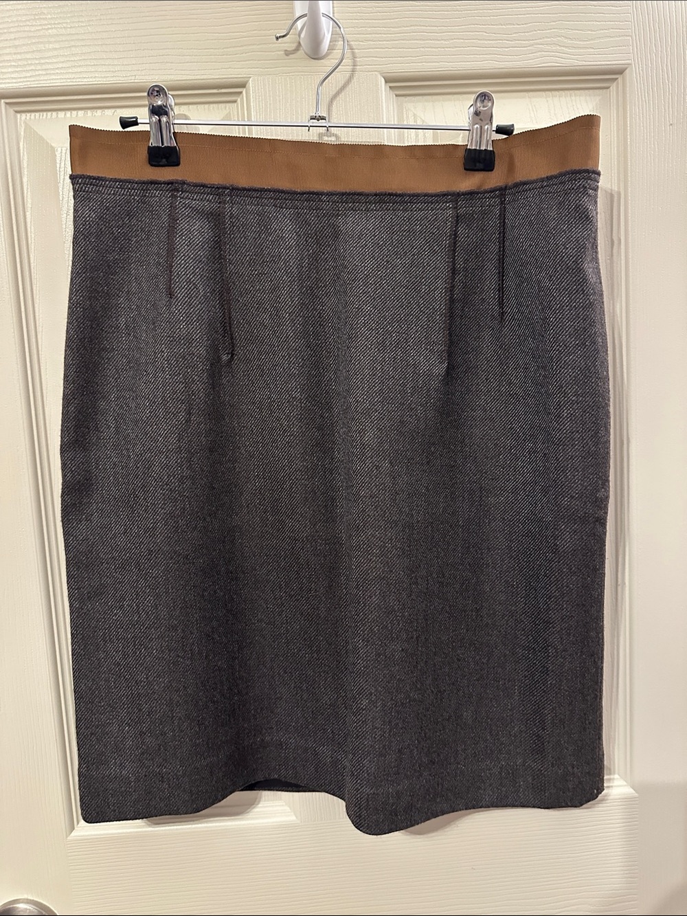 LOFT Charcoal Wool blend  Pencil Skirt with Tan Waistband. EUC